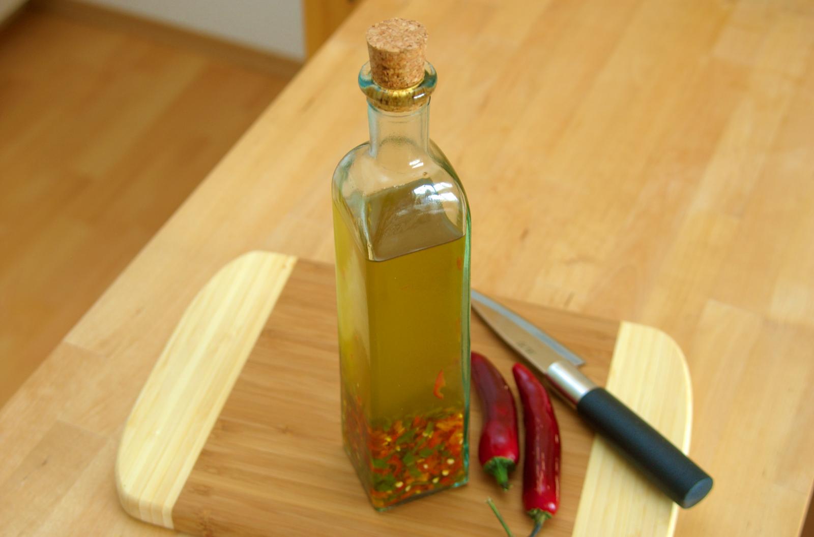 ChiliBasilikumÖl selbst machen Rezept •